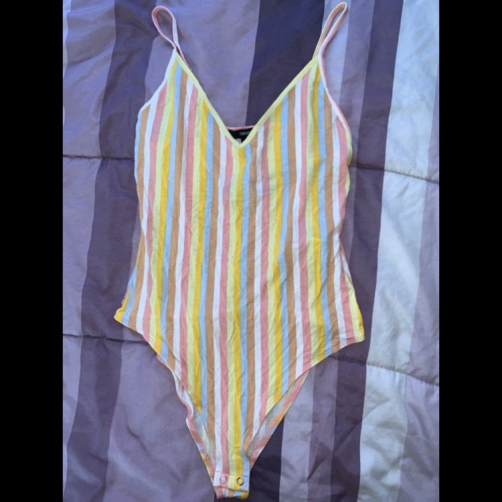 🌸2/$25🌸 NWOT Forever 21 Pastel Bodysuit 🌈